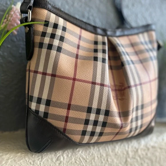 Burberry Haymarket Check Coated Canvas Crossbody Bag Excellent Condition - Picture 4 of 17